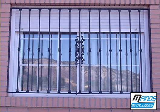 Reja atornillada